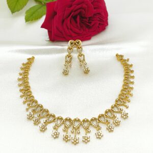 White Flower Necklace Set