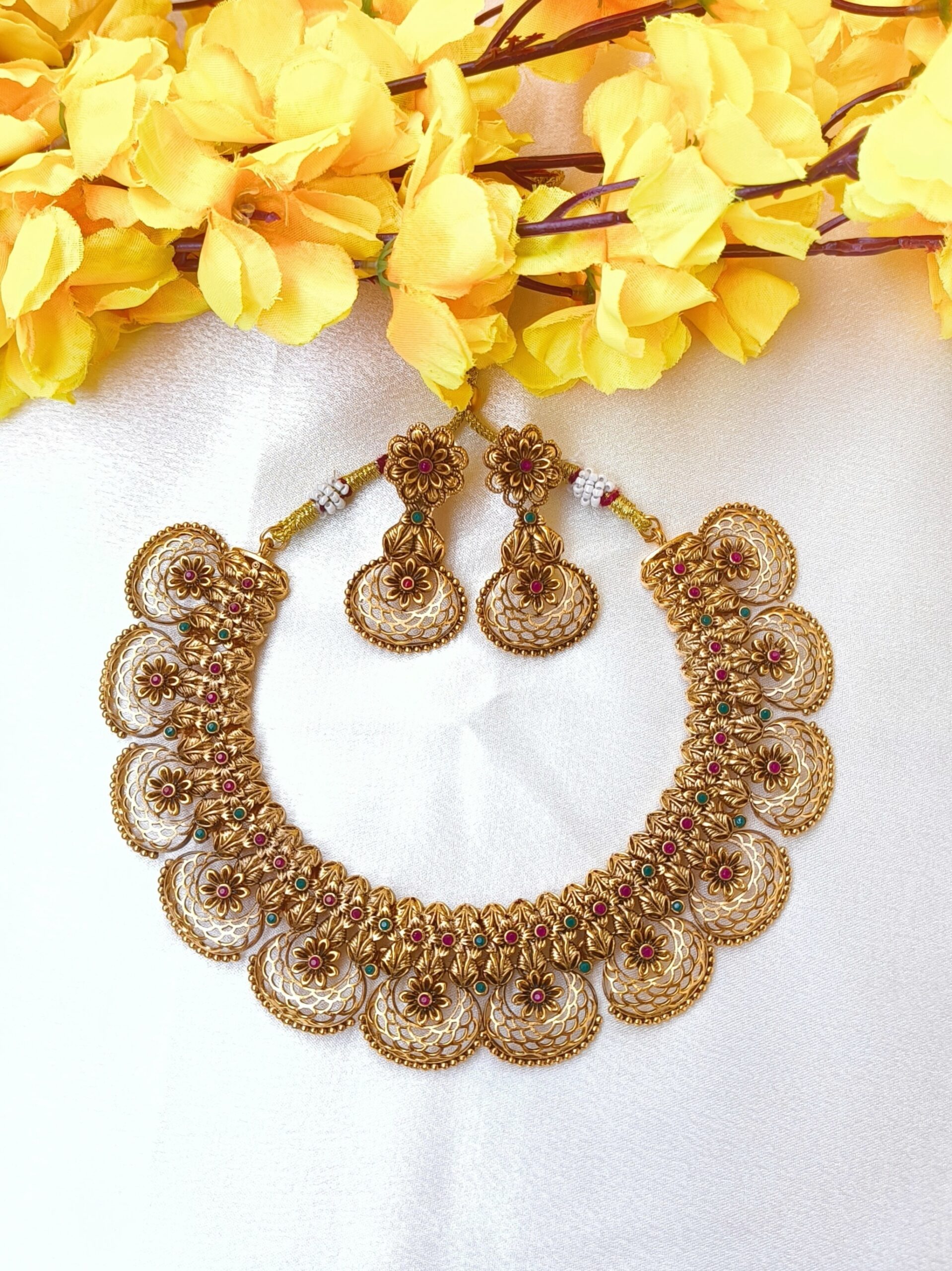 Floral Design Necklace Set
