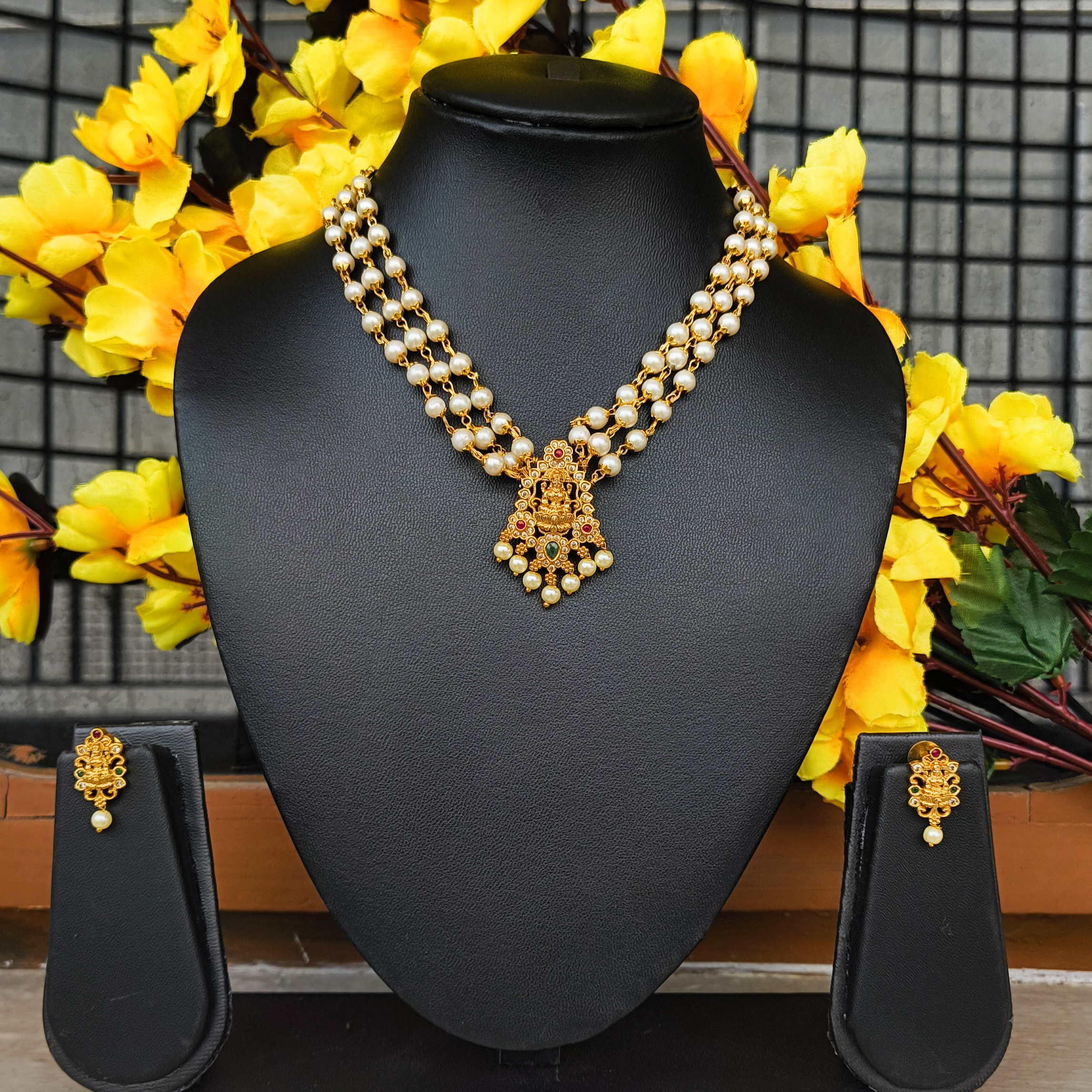 Lakshmi Pearl Choker - Image 2