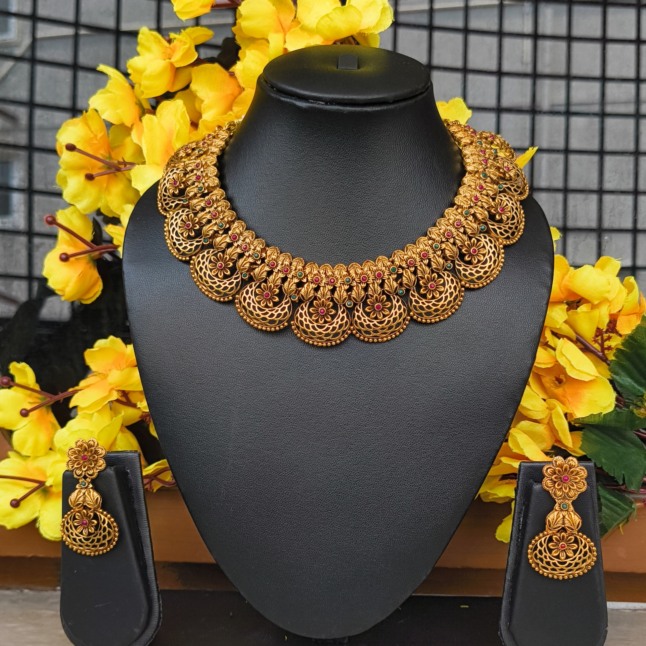 Floral Design Necklace Set - Image 2